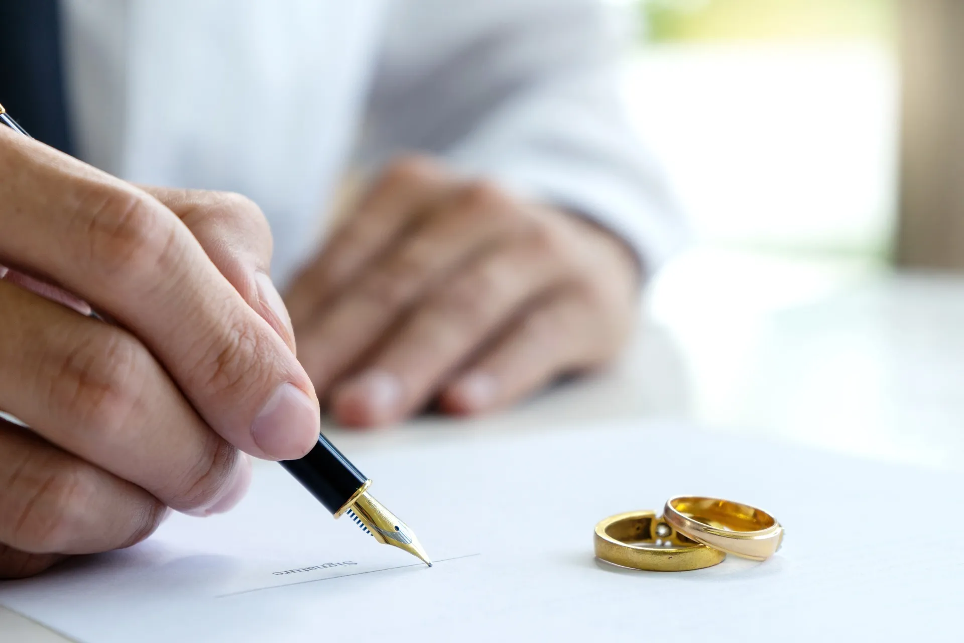 Signing divorce appraisal documents for equitable property division in Illinois