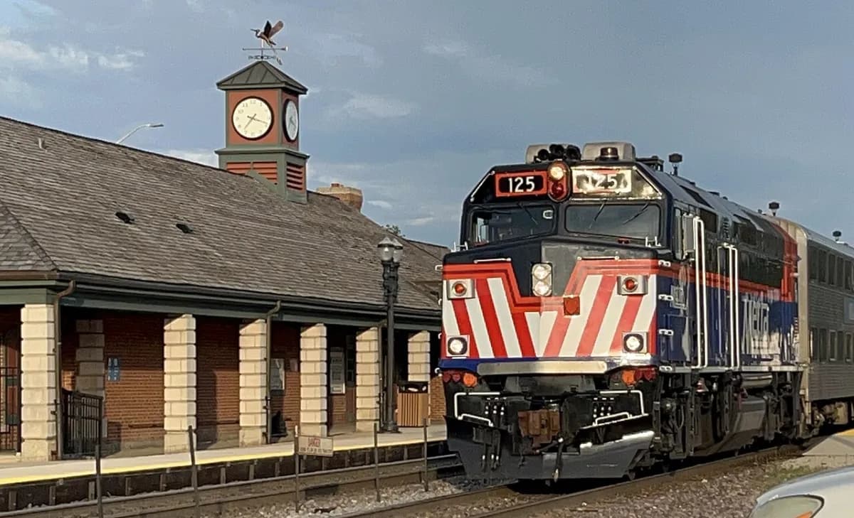 Metra commuter train at Barrington station, Illinois
